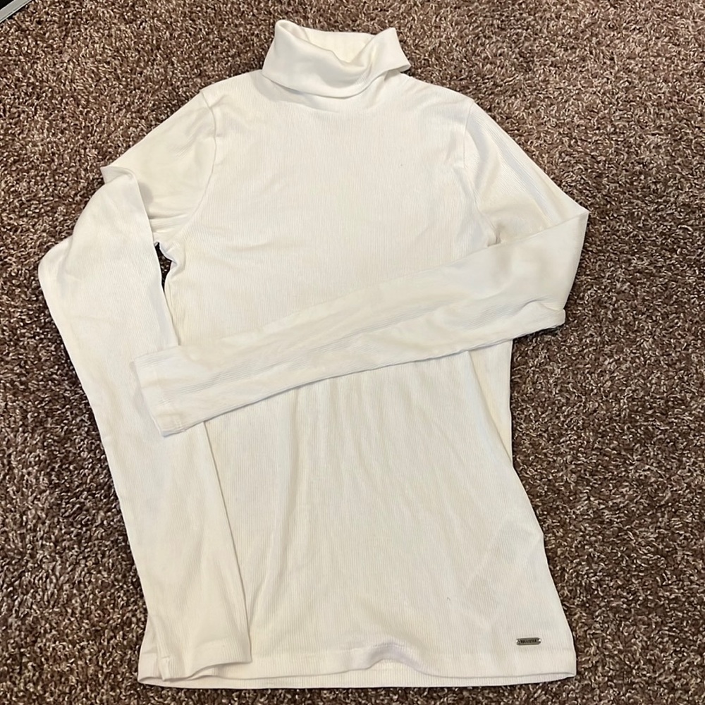 Hollister NWOT White Long-Sleeve Turtle Neck